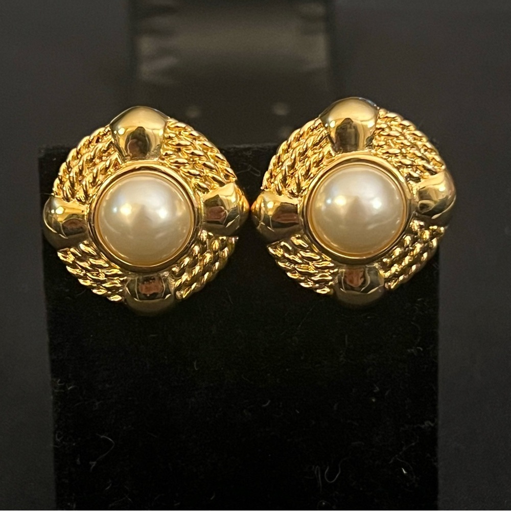 Vintage JS Gold & Pearl Screwback Earrings